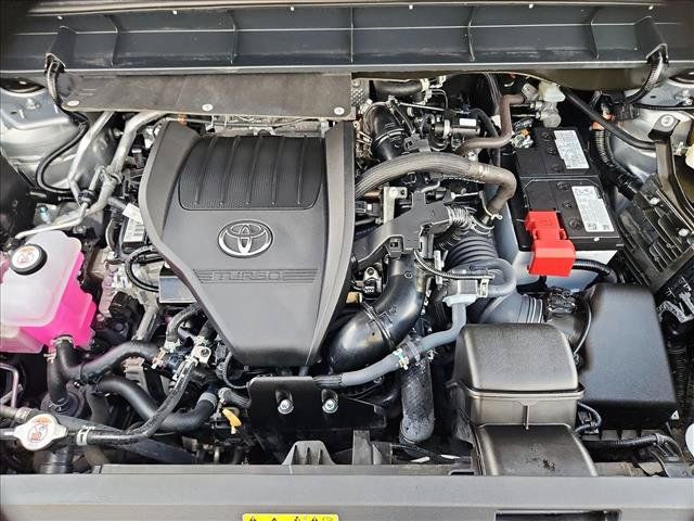 Used 2025 Toyota Highlander LE FWD image 28