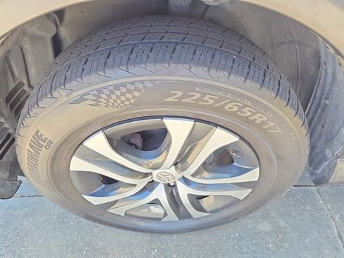 Used 2018 Toyota RAV4 LE image 2