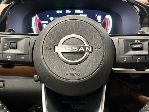 Used 2025 Nissan Pathfinder Platinum AWD/4WD image 16