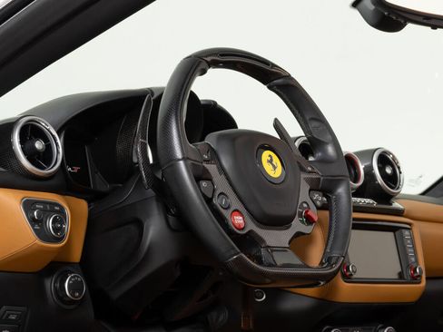 Used 2016 Ferrari California T RWD image 31