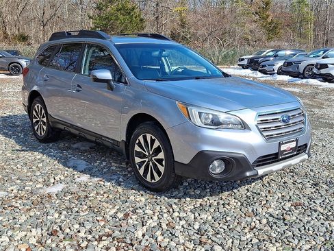 Used 2017 Subaru Outback 2.5i Limited image 3