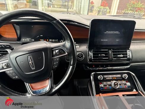 Used 2019 Lincoln Navigator Reserve AWD/4WD image 8