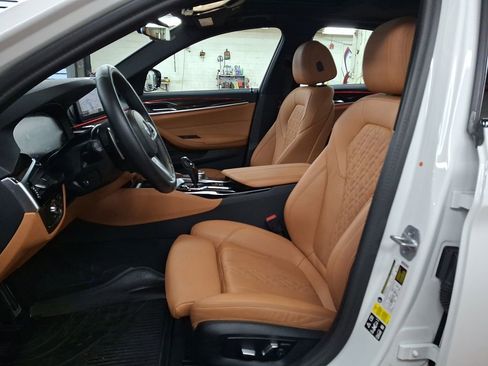 Certified 2023 BMW 530i xDrive w/ M Sport Package image 9