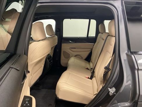 Used 2025 Jeep Grand Cherokee Limited w/ Luxury Tech Group II AWD/4WD image 22