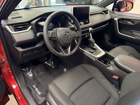 Used 2024 Toyota RAV4 SE w/ Weather & Moonroof Package image 29