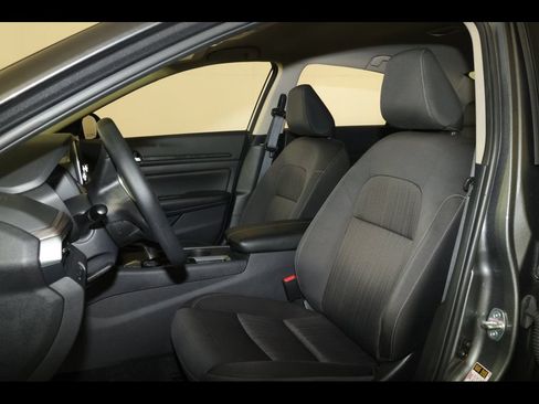 Used 2025 Nissan Altima 2.5 SV FWD image 12