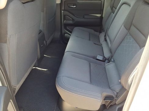 Used 2025 Nissan Frontier SV image 13