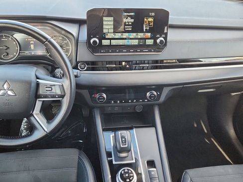 Used 2024 Mitsubishi Outlander SE image 11