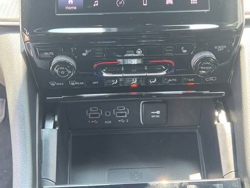 New 2025 Jeep Grand Cherokee Laredo w/ Luxury Tech Group I image 32