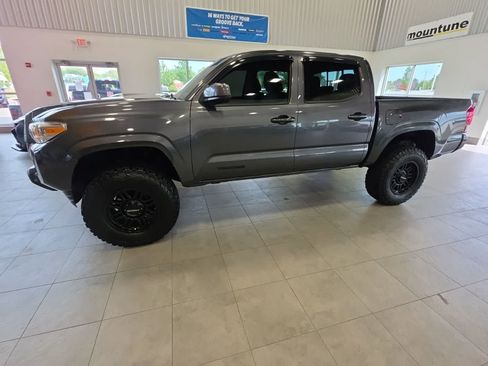 Used 2020 Toyota Tacoma SR AWD/4WD image 16