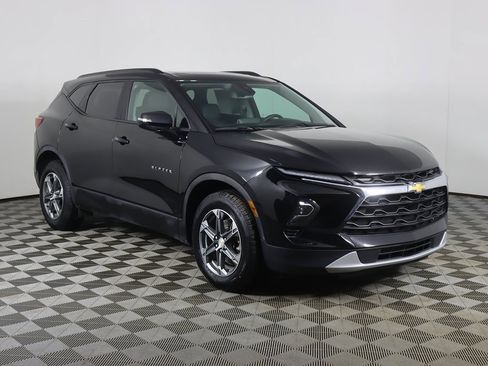 Used 2024 Chevrolet Blazer LT image 2
