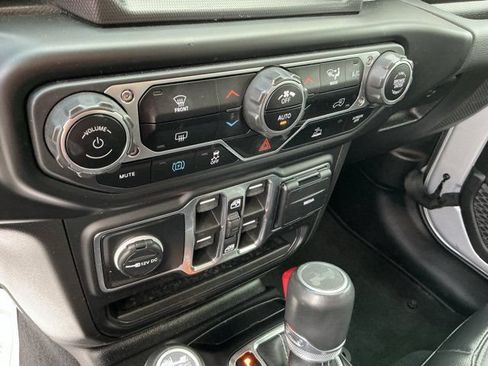 Used 2023 Jeep Wrangler Unlimited Sahara AWD/4WD image 22