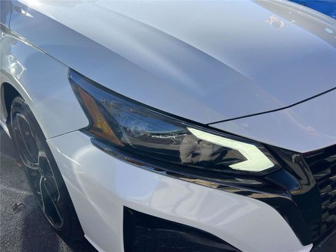 Certified 2023 Nissan Altima 2.5 SR image 12