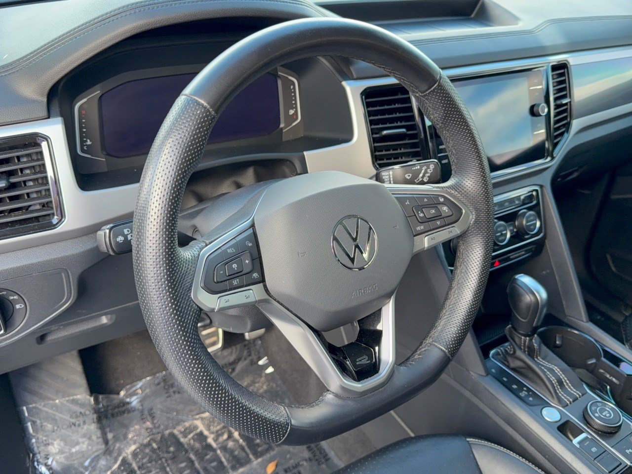 Used 2023 Volkswagen Atlas SEL R-Line AWD/4WD image 10
