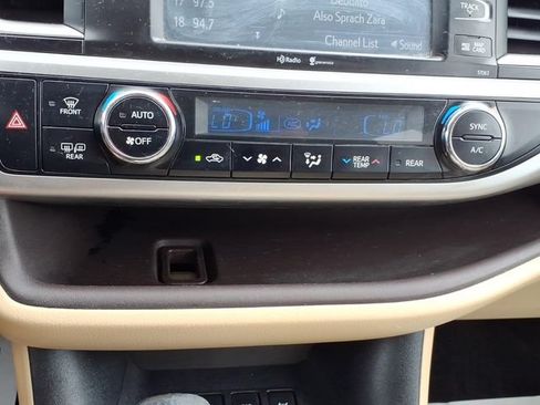 Used 2014 Toyota Highlander XLE AWD/4WD image 34