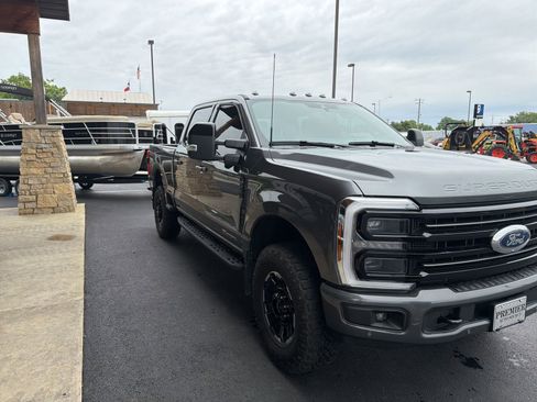 Used 2025 Ford F250 Platinum w/ Tremor Off-Road Package AWD/4WD image 24