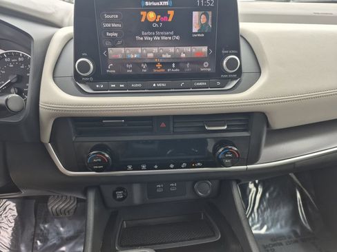 Used 2025 Nissan Rogue SV AWD/4WD image 9