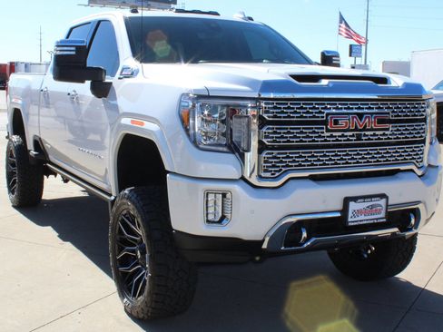 Used 2022 GMC Sierra 3500 Denali w/ Denali Ultimate Package image 16