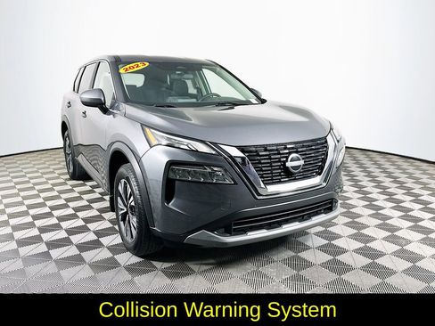 Used 2023 Nissan Rogue SV image 3