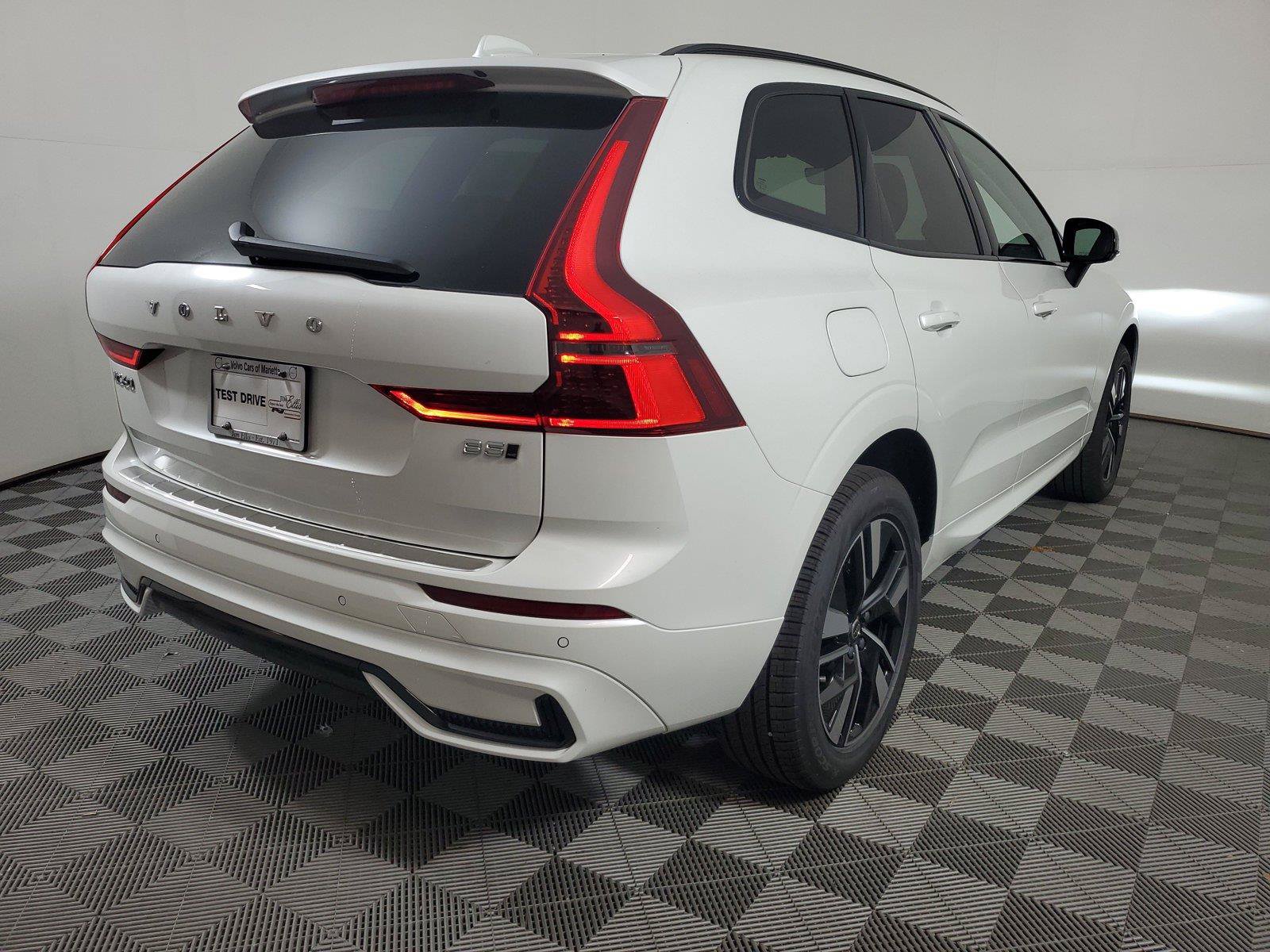 New 2027 Volvo XC60 B5 Core AWD/4WD image 6