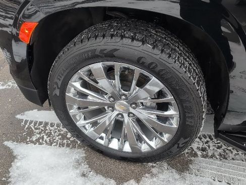 Used 2023 Chevrolet Suburban Premier w/ Premium Package image 19