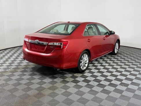 Used 2014 Toyota Camry L image 11