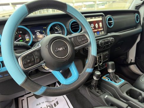 Used 2023 Jeep Wrangler Unlimited Sahara w/ Cold Weather Group image 19