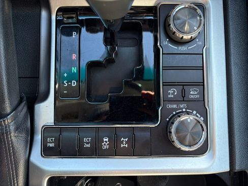 Certified 2016 Toyota Land Cruiser image 30