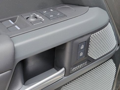 Used 2024 Land Rover Defender 130 X image 27