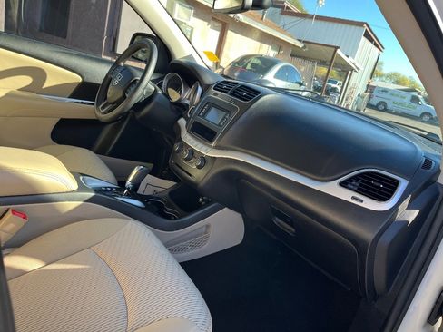 Used 2018 Dodge Journey SE image 35