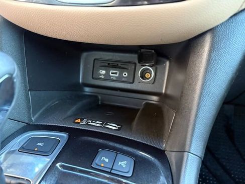 Used 2024 Chevrolet Equinox Premier image 22