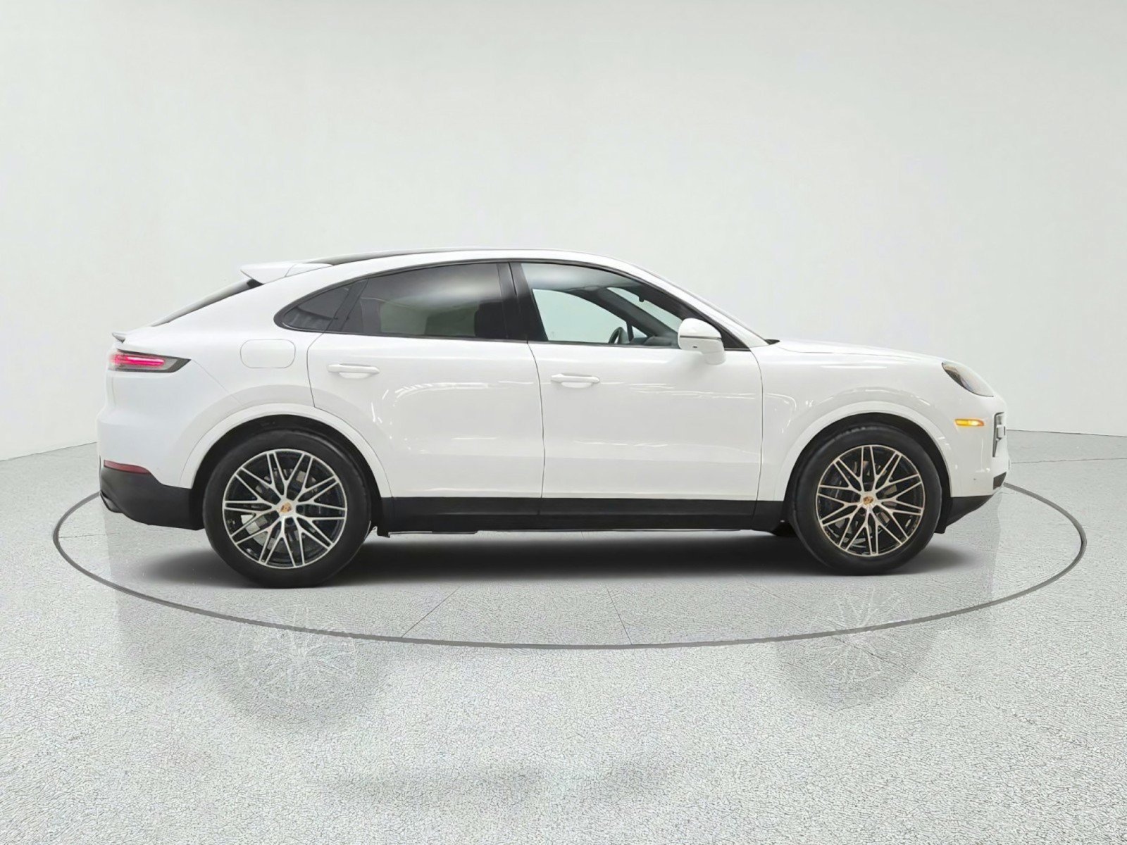 Used 2025 Porsche Cayenne Coupe AWD/4WD image 4