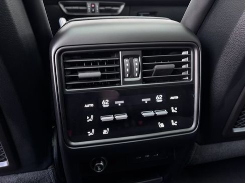 Certified 2025 Porsche Cayenne Coupe AWD/4WD image 27