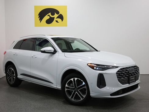 Used 2025 Audi Q5 Premium w/ Premium Plus AWD/4WD image 2
