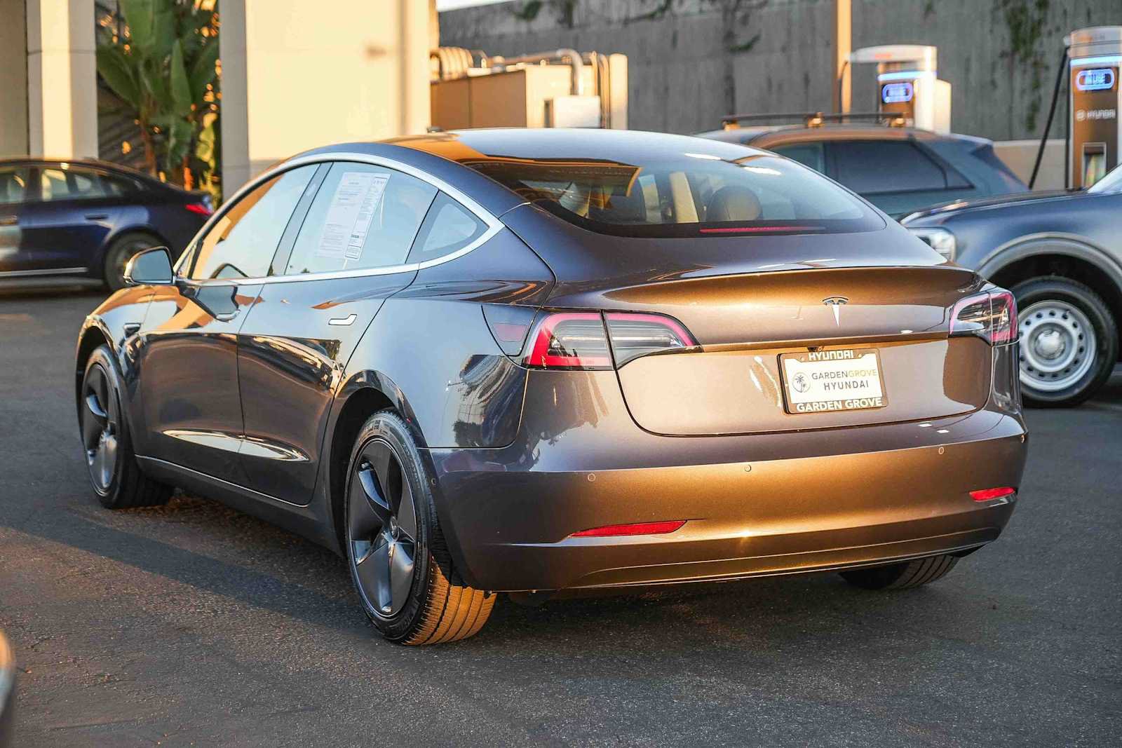 Used 2018 Tesla Model 3 Long Range RWD image 8