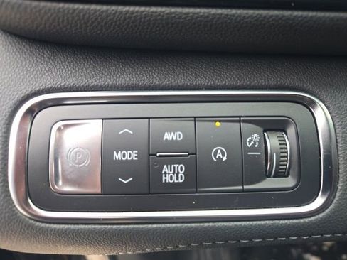 Used 2025 Buick Enclave Sport Touring image 21