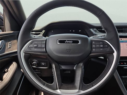 New 2026 Jeep Grand Cherokee L Limited image 28