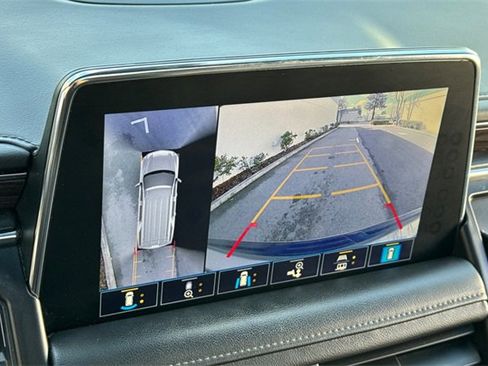 Used 2021 Chevrolet Suburban LT w/ LT Signature Package image 28