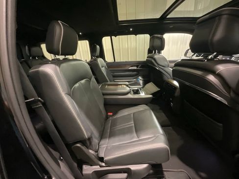 Used 2023 Jeep Grand Wagoneer Series II AWD/4WD image 18