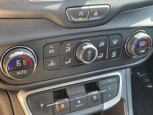 Certified 2024 GMC Terrain SLE w/ Driver Convenience Package FWD image 19