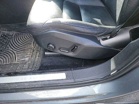 Used 2019 Volvo XC60 T6 Momentum w/ Multimedia Package image 22