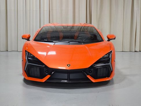 Used 2025 Lamborghini Revuelto image 8