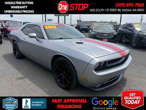 Used 2014 Dodge Challenger SXT RWD image 1