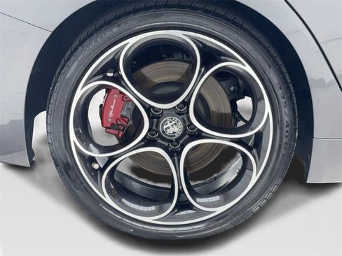 Used 2022 Alfa Romeo Giulia Veloce image 54