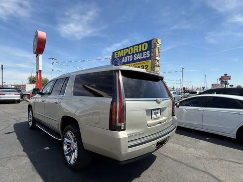 Used 2017 Cadillac Escalade ESV Luxury image 7