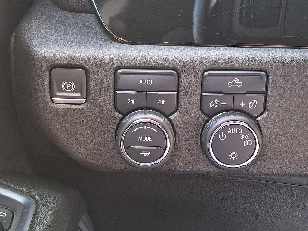 Used 2024 Chevrolet Silverado 1500 LT AWD/4WD image 25