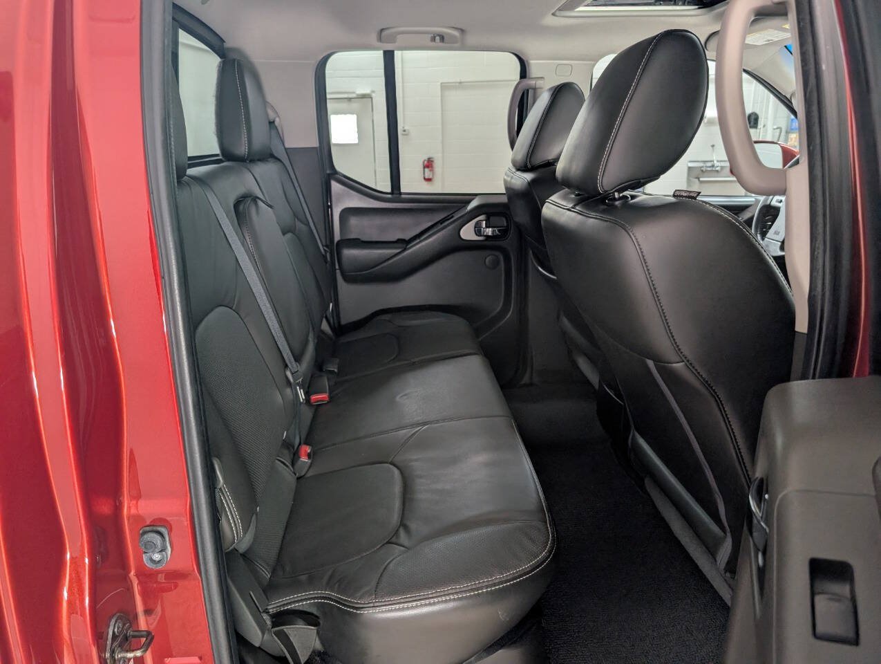 Used 2015 Nissan Frontier PRO-4X AWD/4WD image 18