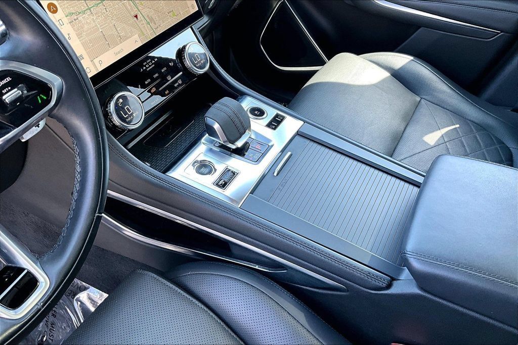 Used 2022 Jaguar F-PACE S AWD/4WD image 16