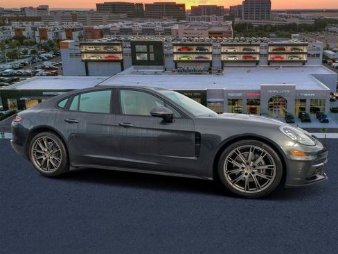 Used 2018 Porsche Panamera 4 image 1