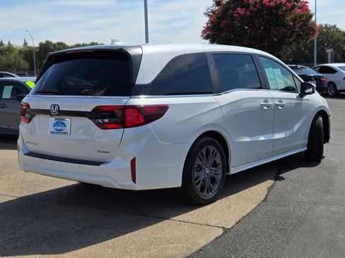 Certified 2026 Honda Odyssey Touring image 4